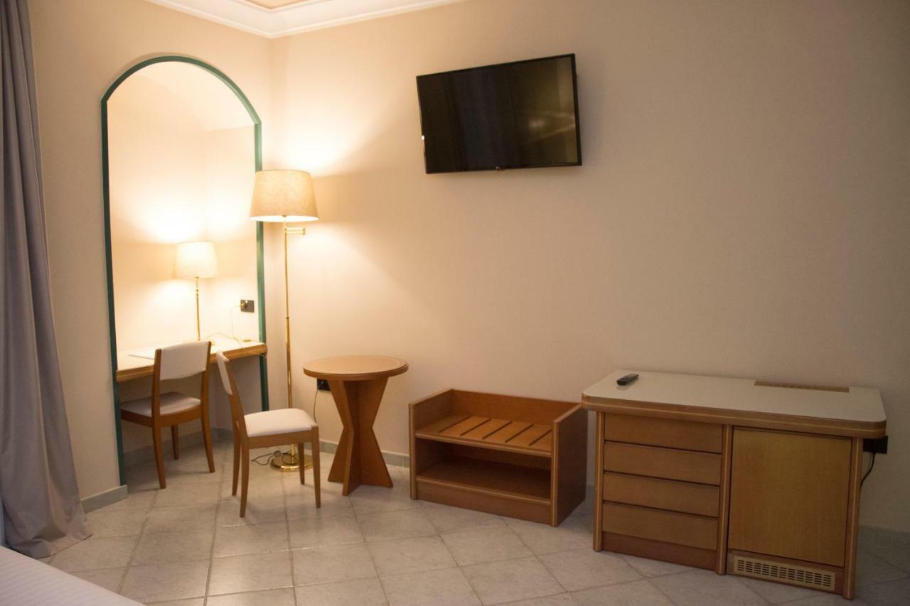Hotel Commercio Battipaglia Esterno foto